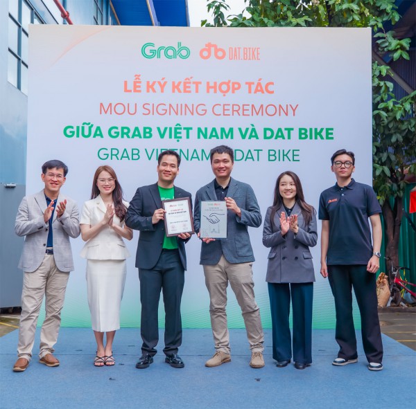 Grab bắt tay Dat Bike: Phổ cập xe điện bằng 'người kiểm chứng' khó tính nhất