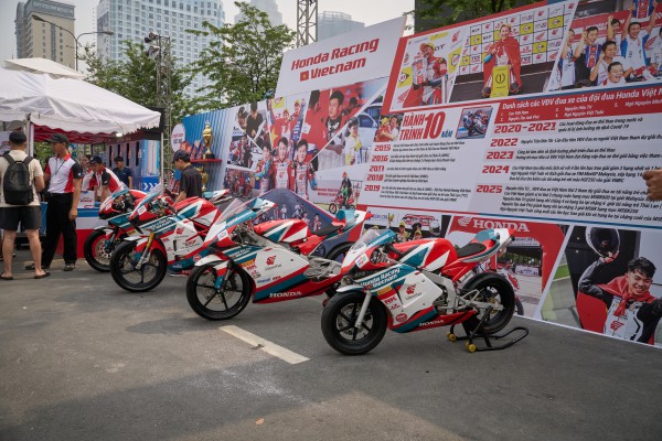 Hệ thống tủ đổi pin xe máy điện gây chú ý tại Honda Thanks Day 2025