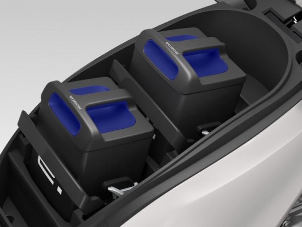 Xe máy điện Honda CUV e: “giá chát”, sạc pin như “cực hình”