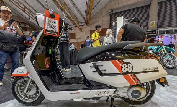 Xe tay ga giá gần 85 triệu đồng sản xuất tại Trung Quốc, nhái kiểu dáng Lambretta