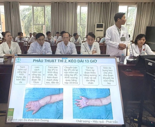 Bí thư Thành ủy TP.HCM biểu dương bác sĩ Võ Thái Trung cùng ê kíp