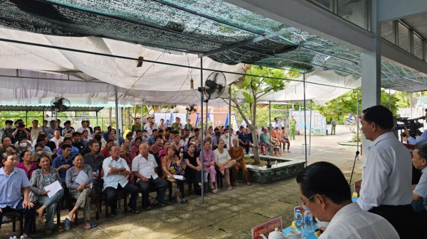 Bí thư Vĩnh Long đối thoại người dân về lo ngại quanh 2 mỏ cát sông Hậu Bí thư Vĩnh Long đối thoại người dân về lo ngại quanh 2 mỏ cát sông Hậu