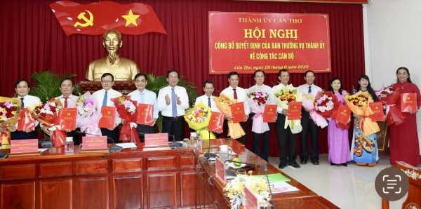 Nhiều lãnh đạo TP.Cần Thơ nghỉ hưu trước tuổi từ ngày 1.7 Nhiều lãnh đạo TP.Cần Thơ nghỉ hưu trước tuổi từ ngày 1.7