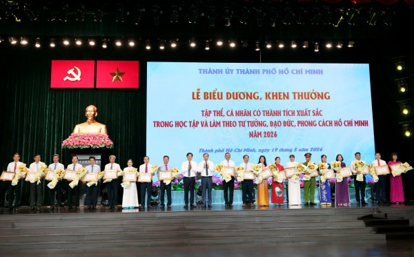 TP.HCM tuyên dương 358 tập thể, cá nhân học và làm theo gương Bác Hồ TP.HCM tuyên dương 358 tập thể, cá nhân học và làm theo gương Bác Hồ