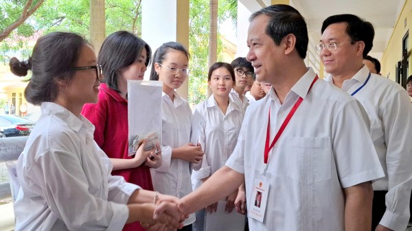 Bộ trưởng GD-ĐT đề nghị bám sát hướng dẫn chấm thi khi sáp nhập tỉnh