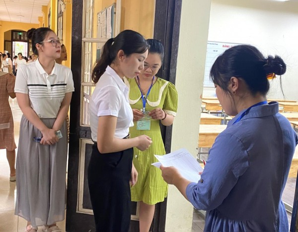 Bộ trưởng GD-ĐT: Địa phương để dành chỉ tiêu tuyển giáo viên để tinh giản biên chế Bộ trưởng GD-ĐT: Địa phương để dành chỉ tiêu tuyển giáo viên để tinh giản biên chế