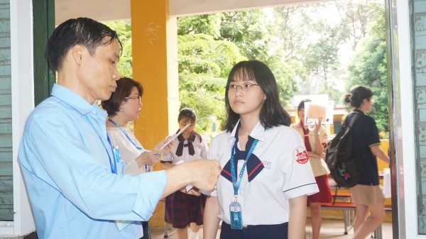 Cách chứng minh 'mình là con người' trong đề thi học sinh giỏi môn ngữ văn Cách chứng minh 'mình là con người' trong đề thi học sinh giỏi môn ngữ văn