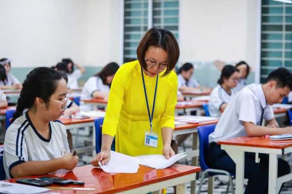 Chấm thi tốt nghiệp THPT: Làm thế nào để công bằng giữa các địa phương?