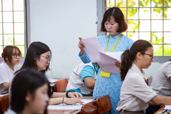 Chấm văn thi tốt nghiệp THPT theo rubric: Chuyển từ 'đếm ý' sang đánh giá mức độ Chấm văn thi tốt nghiệp THPT theo rubric: Chuyển từ 'đếm ý' sang đánh giá mức độ