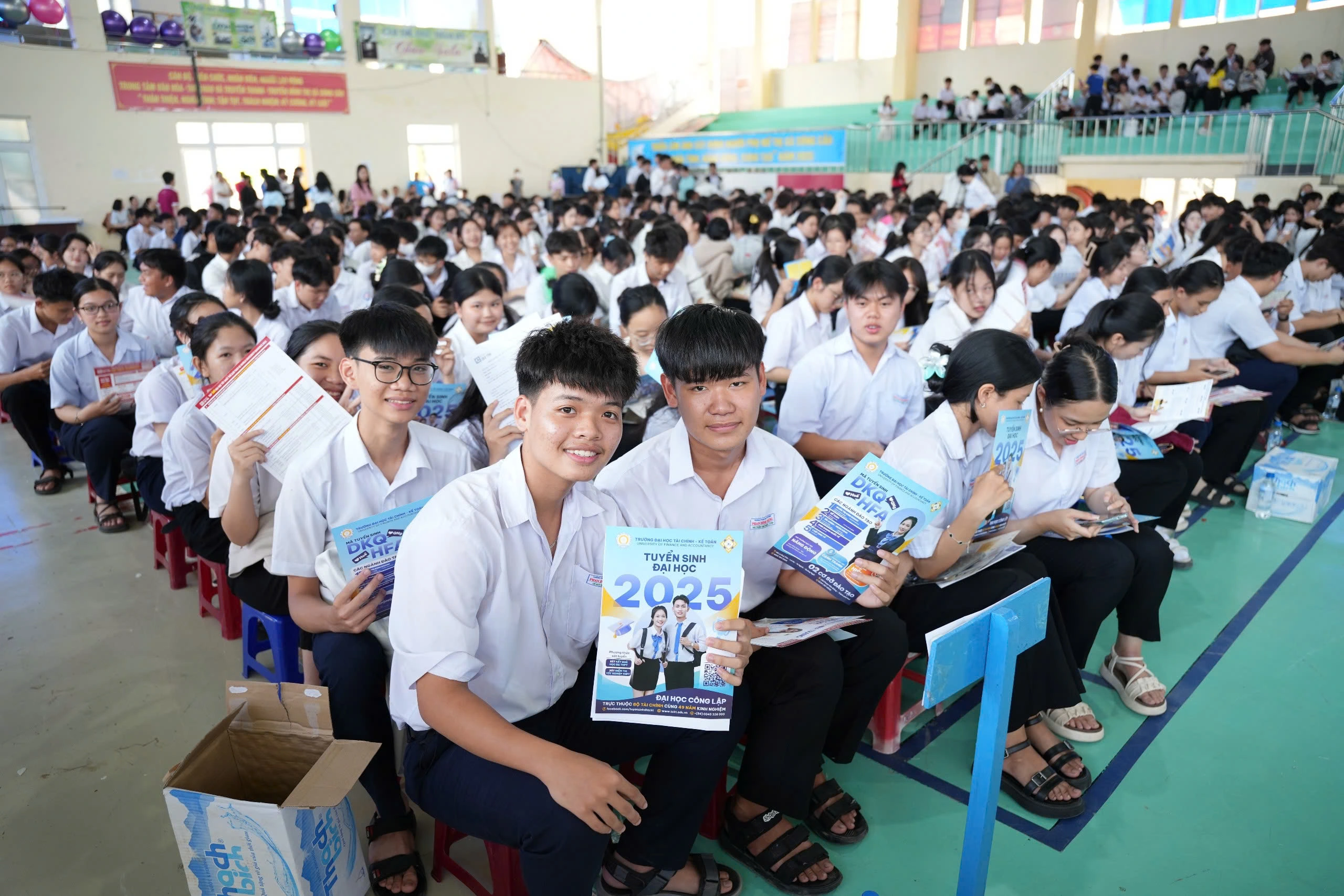 Chọn ngành học xu hướng hay khoa học cơ bản?