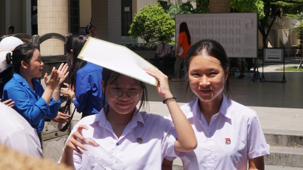 Đà Nẵng công bố điểm chuẩn lớp 10: THPT Phan Châu Trinh dẫn đầu với 35,5 điểm Đà Nẵng công bố điểm chuẩn lớp 10: THPT Phan Châu Trinh dẫn đầu với 35,5 điểm