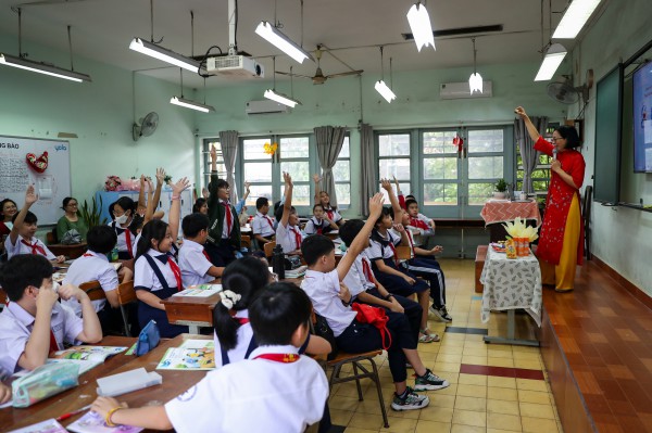 Điều kiện nào để hiệu trưởng được tuyển giáo viên?