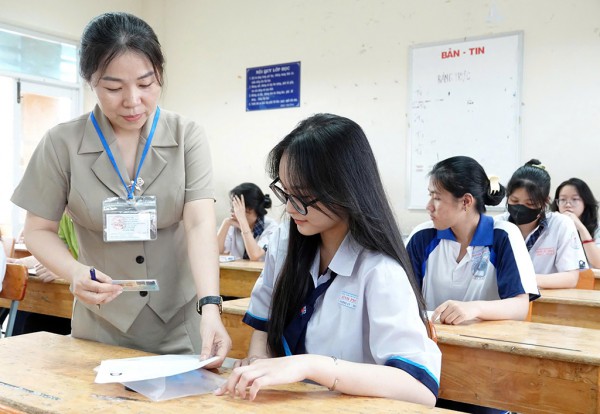 Đối sánh điểm thi tốt nghiệp THPT 5 năm: Chênh lệch vùng miền chưa thu hẹp Đối sánh điểm thi tốt nghiệp THPT 5 năm: Chênh lệch vùng miền chưa thu hẹp