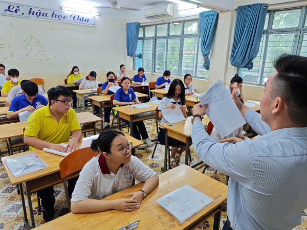 Đối sánh điểm thi tốt nghiệp THPT 5 năm: Nguyên nhân chênh lệch môn ngữ văn