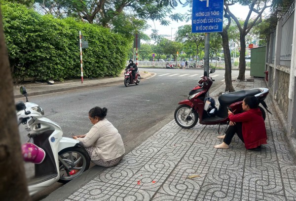 Mẹ học hết lớp 8 mong con đậu đại học ngành trí tuệ nhân tạo Mẹ học hết lớp 8 mong con đậu đại học ngành trí tuệ nhân tạo