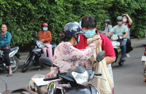 Mẹ học hết lớp 8 mong con đậu đại học ngành trí tuệ nhân tạo Mẹ học hết lớp 8 mong con đậu đại học ngành trí tuệ nhân tạo