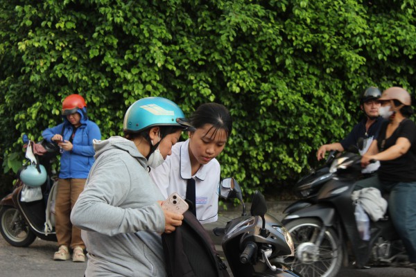 Mẹ học hết lớp 8 mong con đậu đại học ngành trí tuệ nhân tạo Mẹ học hết lớp 8 mong con đậu đại học ngành trí tuệ nhân tạo