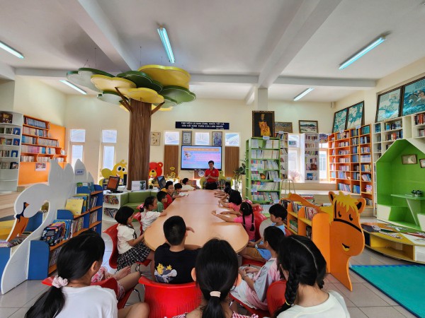 Nghỉ hè ở TP.HCM: Học miễn phí nhảy hiện đại, kỹ năng sống trong trường Nghỉ hè ở TP.HCM: Học miễn phí nhảy hiện đại, kỹ năng sống trong trường