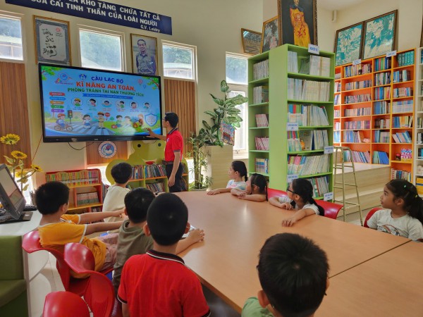 Nghỉ hè ở TP.HCM: Học miễn phí nhảy hiện đại, kỹ năng sống trong trường Nghỉ hè ở TP.HCM: Học miễn phí nhảy hiện đại, kỹ năng sống trong trường
