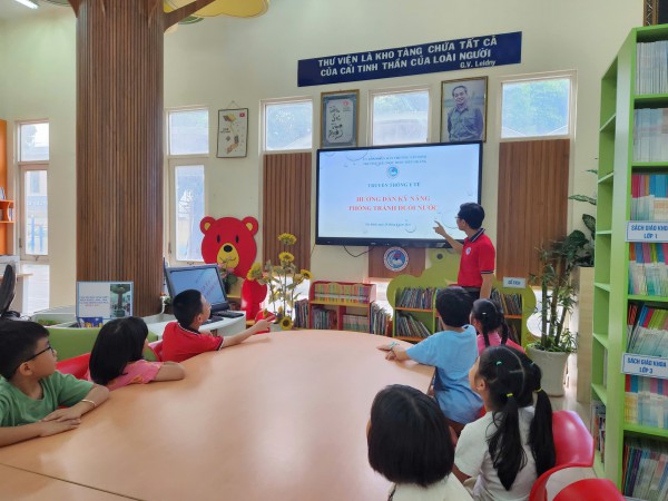 Nghỉ hè ở TP.HCM: Học miễn phí nhảy hiện đại, kỹ năng sống trong trường Nghỉ hè ở TP.HCM: Học miễn phí nhảy hiện đại, kỹ năng sống trong trường