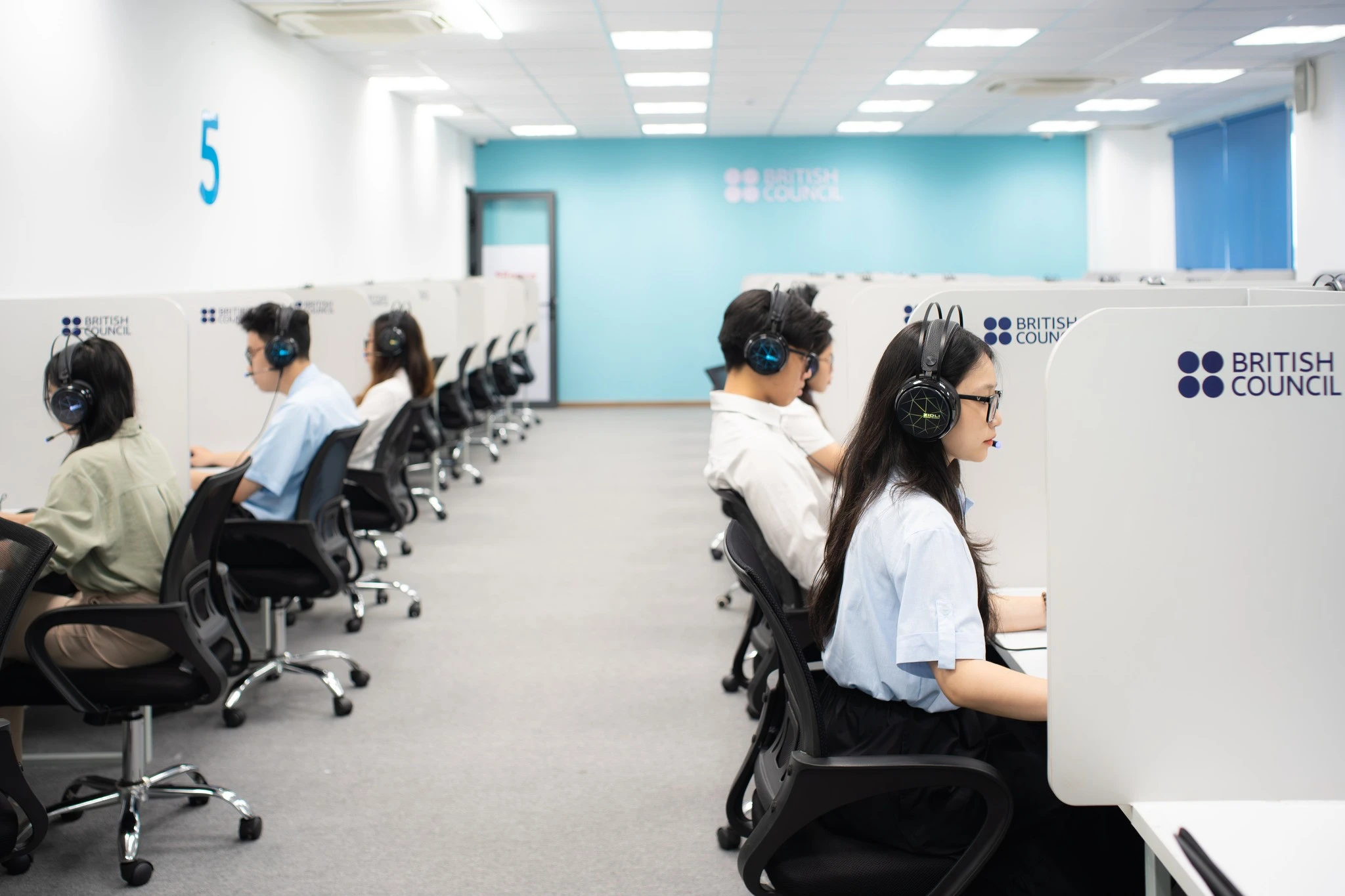 Thêm Hội đồng Anh cấp hơn 90.000 chứng chỉ tiếng Anh sai quy định Thêm Hội đồng Anh cấp hơn 90.000 chứng chỉ tiếng Anh sai quy định