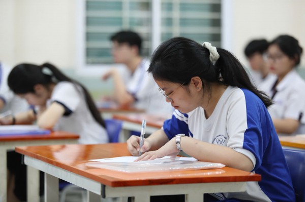 Thi tốt nghiệp THPT 2025: Vì sao môn ngữ văn không có điểm 10? Thi tốt nghiệp THPT 2025: Vì sao môn ngữ văn không có điểm 10?