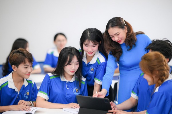 Trường ĐH Văn Hiến xét tuyển học bạ từ 18 điểm, nhiều học bổng hấp dẫn Trường ĐH Văn Hiến xét tuyển học bạ từ 18 điểm, nhiều học bổng hấp dẫn
