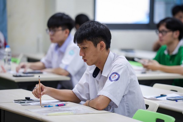 Tuyển sinh ĐH 2026: Điểm chuẩn thi đánh giá năng lực có tăng mạnh?