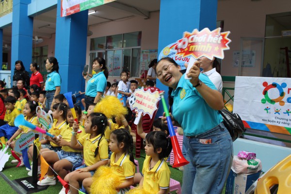 Vui như xem trẻ mầm non thi đấu thể thao