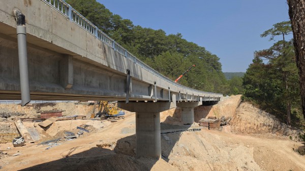 Cầu cạn đèo Mimosa Đà Lạt trước ngày thông xe Cầu cạn đèo Mimosa Đà Lạt trước ngày thông xe