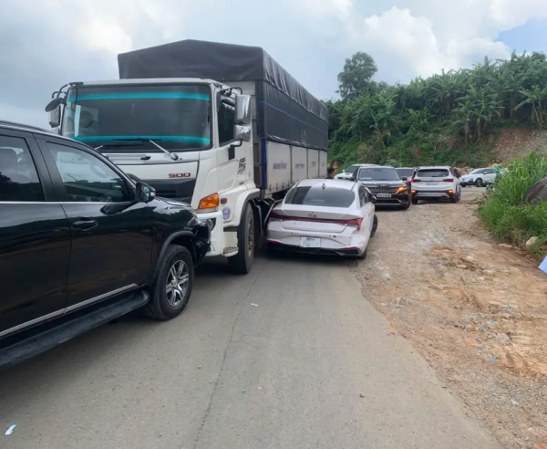 Tai nạn liên hoàn trên quốc lộ 28B đi Đà Lạt, đèo Đại Ninh ùn tắc kéo dài