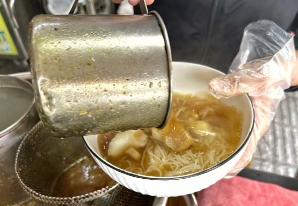 Ăn bún cá Châu Đốc nổi tiếng ở trung tâm TP.HCM, tìm giai thoại 'ngày xửa ngày xưa' Ăn bún cá Châu Đốc nổi tiếng ở trung tâm TP.HCM, tìm giai thoại 'ngày xửa ngày xưa'
