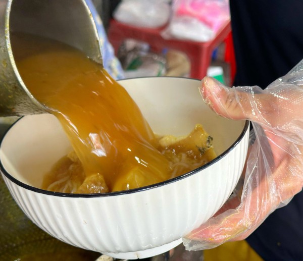 Ăn bún cá Châu Đốc nổi tiếng ở trung tâm TP.HCM, tìm giai thoại 'ngày xửa ngày xưa' Ăn bún cá Châu Đốc nổi tiếng ở trung tâm TP.HCM, tìm giai thoại 'ngày xửa ngày xưa'