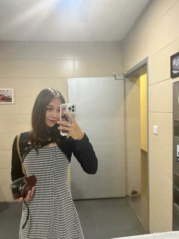 Nhan sắc của ”nữ hoàng chạy nước rút” Trung Quốc gây sốt tại Asiad 19 Nhan sắc của ”nữ hoàng chạy nước rút” Trung Quốc gây sốt tại Asiad 19