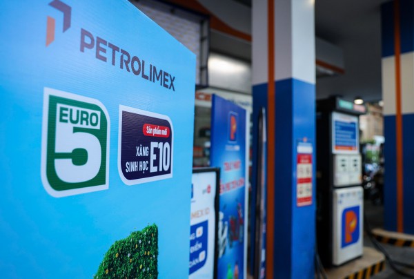 Giá xăng dầu hôm nay 15.5.2026: E10 có giá từ 23.450 đồng/lít Giá xăng dầu hôm nay 15.5.2026: E10 có giá từ 23.450 đồng/lít