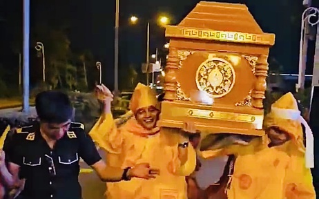 Bắt tạm giam 7 bị can vụ khiêng quan tài diễu phố ở Cần Thơ