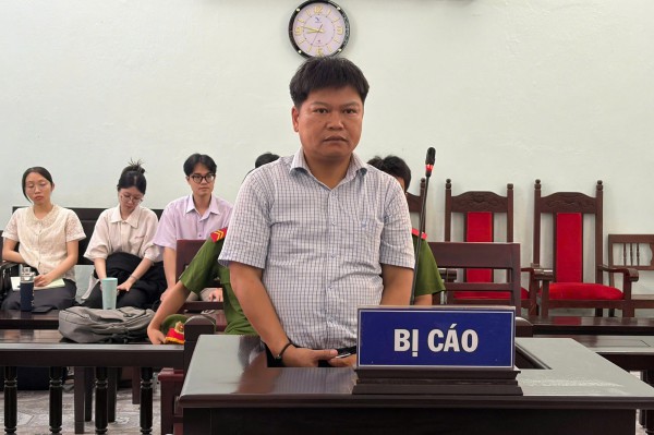 Cựu kế toán trưởng CDC Huế nhận 268 triệu đồng tiền 'cảm ơn' được miễn tội