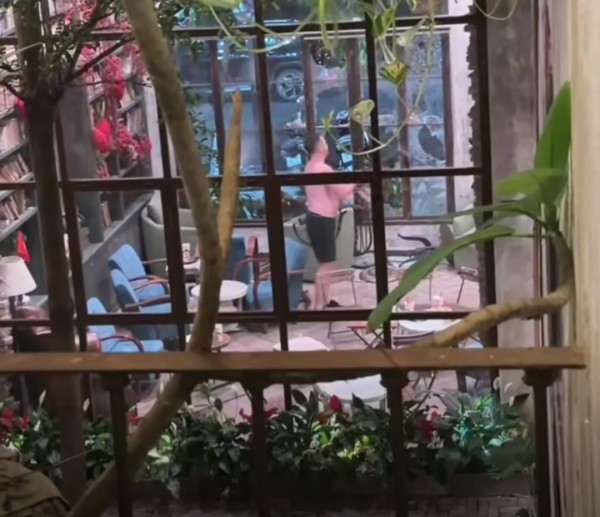Đà Nẵng: Khởi tố người nước ngoài đập phá quán cà phê gây thiệt hại hơn 380 triệu đồng