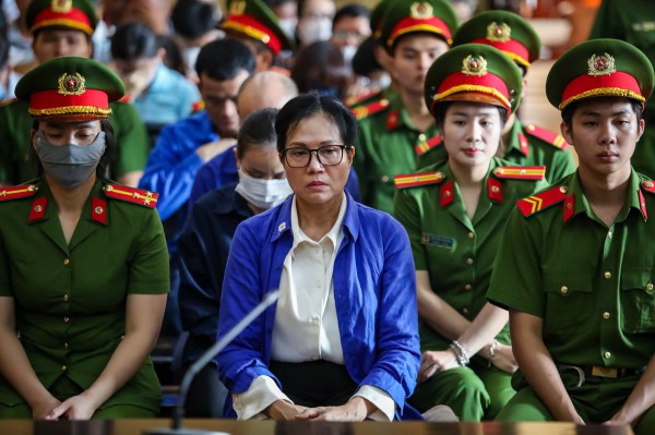 Hoãn phiên tòa xét xử cựu lãnh đạo SJC vì xuất hiện tình tiết mới Hoãn phiên tòa xét xử cựu lãnh đạo SJC vì xuất hiện tình tiết mới