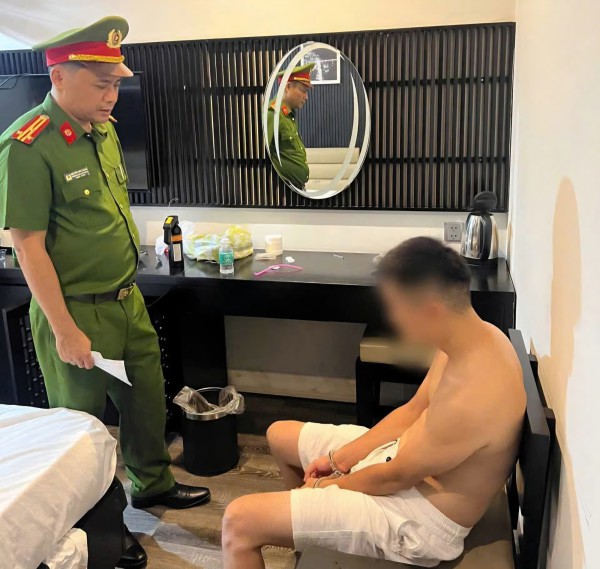 Thiếu tướng Nguyễn Hữu Hợp: Mạnh tay truy quét hàng giả, ma túy trong mùa lễ hội Thiếu tướng Nguyễn Hữu Hợp: Mạnh tay truy quét hàng giả, ma túy trong mùa lễ hội