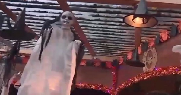 Biến ngôi nhà thành thế giới Halloween