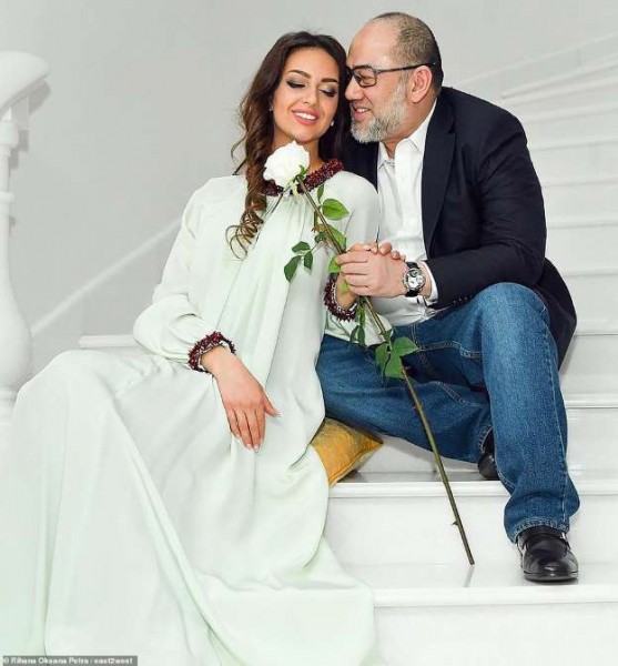 Điều ít biết về mối tình "thần tốc" của cựu vương Malaysia với người vợ xinh đẹp, từng đánh đổi cả ngai vị để được ở bên người mình yêu