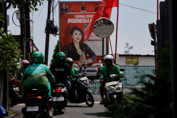Grab, GoTo giảm mạnh phí cho tài xế xe máy công nghệ ở Indonesia Grab, GoTo giảm mạnh phí cho tài xế xe máy công nghệ ở Indonesia