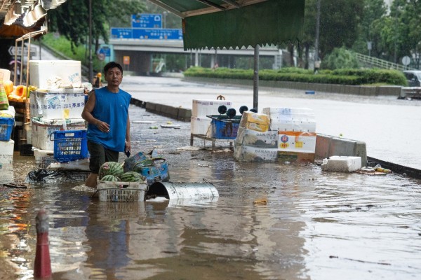 Hong Kong (Trung Quốc) khôi phục hoạt động bình thường sau trận mưa lịch sử