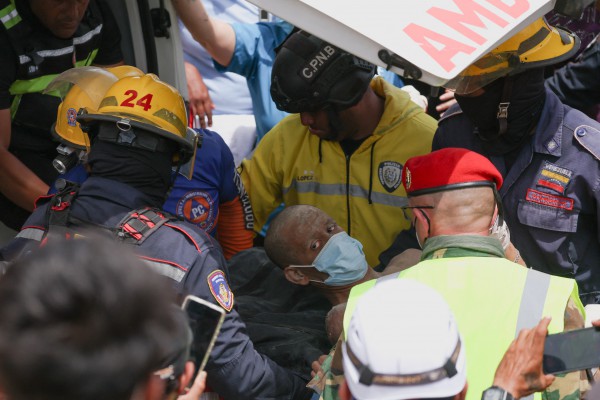 Những phép màu sau trận động đất kép tại Venezuela Những phép màu sau trận động đất kép tại Venezuela