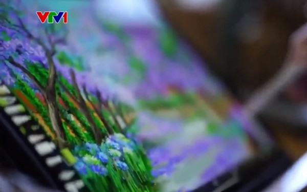 Nữ họa sĩ 94 tuổi vẫn vẽ tranh bằng công nghệ