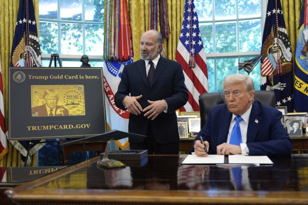 Ông Trump chính thức tung 'thẻ vàng nhập cư' trị giá từ 1 triệu USD