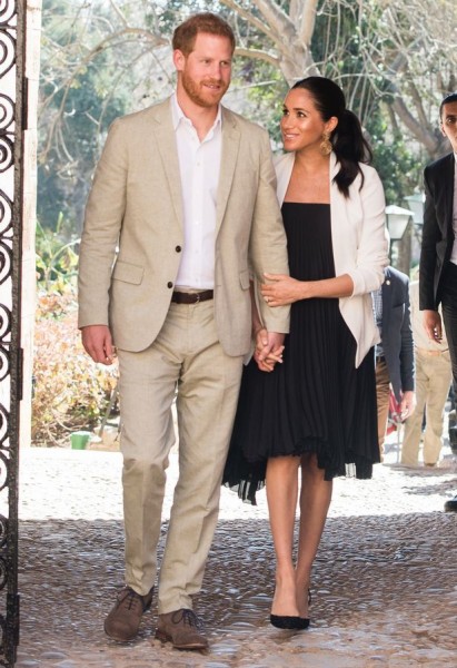 Sau scandal chảnh chọe, Meghan Markle lại xuất hiện trên thảm đỏ dự lễ ra mắt phim, cộng đồng mạng "cầu xin" đừng tạo thêm cơn ác mộng cho người khác