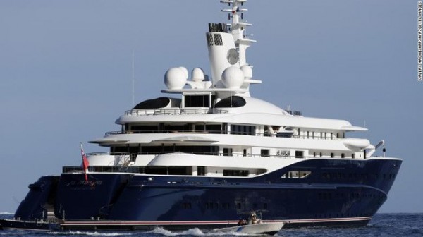 “Vén màn” công việc của các tiếp viên trên siêu du thuyền: Mức lương mơ ước 9.000 USD/tháng nhưng phải đáp ứng đủ yêu cầu khắt khe!