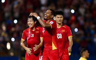 Bảng xếp hạng FIFA bất ngờ cập nhật: Việt Nam chính thức tăng 5 bậc nhờ được AFC xử thắng Malaysia